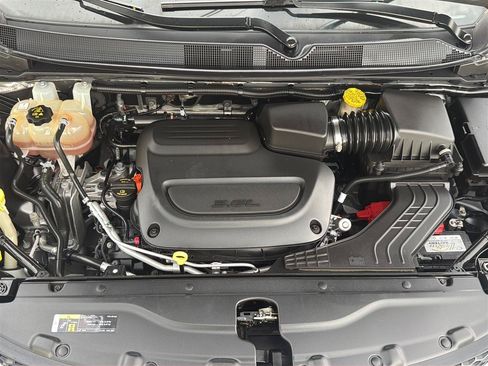 Used 2020 Chrysler Pacifica Touring-L FWD image 27