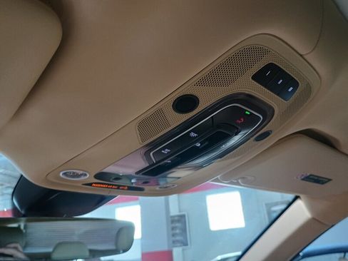 Used 2019 Bentley Bentayga AWD/4WD image 28