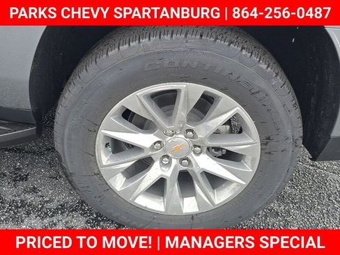 New 2025 Chevrolet Suburban Premier image 18