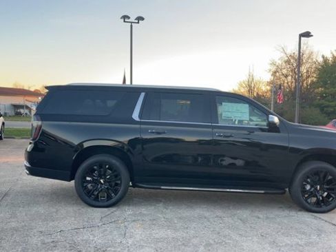 New 2026 Chevrolet Suburban Premier image 9