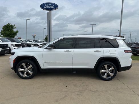 Used 2022 Jeep Grand Cherokee L Limited AWD/4WD image 2
