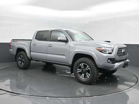 Used 2018 Toyota Tacoma TRD Sport image 28
