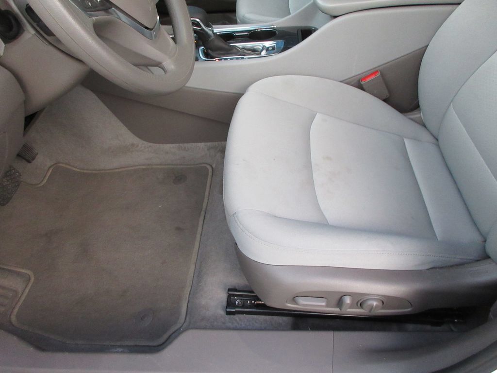 Used 2025 Chevrolet Malibu LT FWD image 20