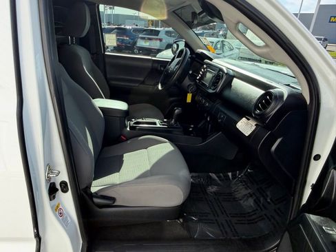 Used 2019 Toyota Tacoma SR w/ SR Convenience Package image 17