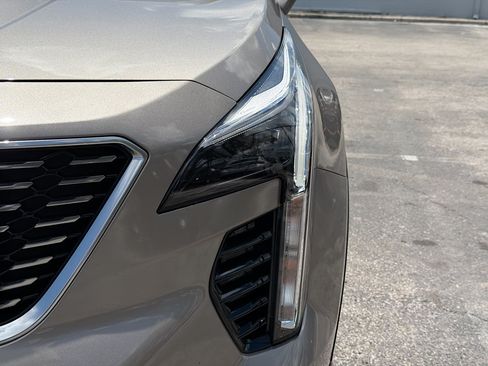 Used 2023 Cadillac XT4 Luxury w/ Cold Weather Package FWD image 9