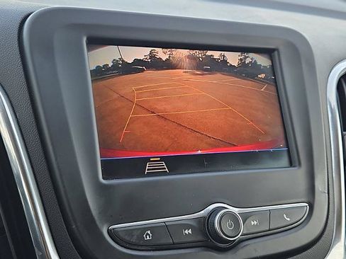 Used 2020 Chevrolet Equinox LT FWD image 14