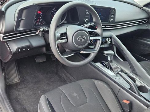 Used 2021 Hyundai Elantra SEL image 10