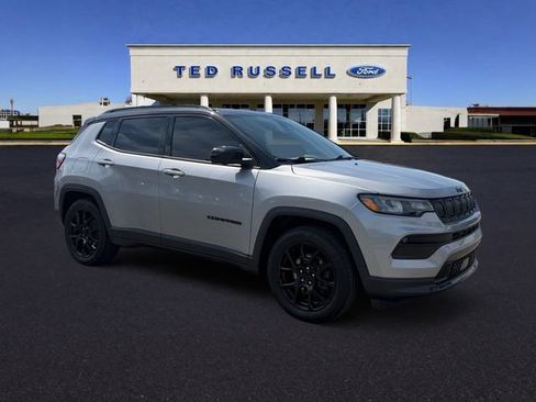 Used 2022 Jeep Compass Latitude w/ Convenience Group FWD image 3