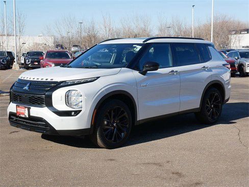 Used 2025 Mitsubishi Outlander SEL Black Edition image 3