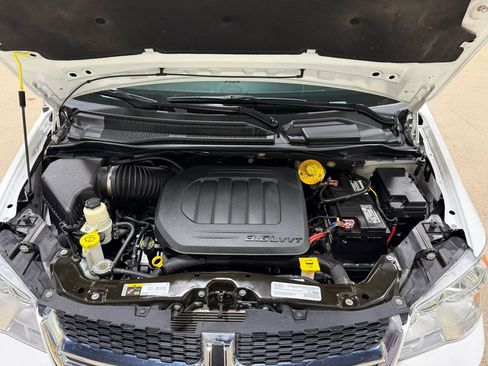 Used 2019 Dodge Grand Caravan SXT image 57