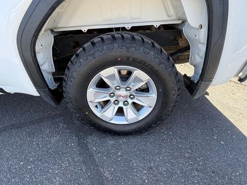 Used 2023 GMC Sierra 1500 SLE image 30