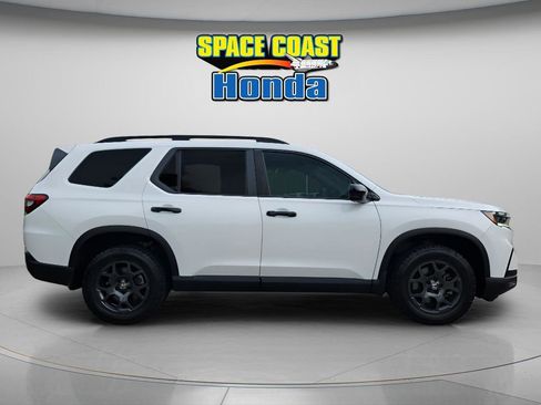 Certified 2024 Honda Pilot TrailSport image 2