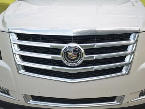 Used 2015 Cadillac Escalade Premium AWD/4WD image 22
