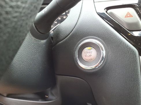 Used 2019 Nissan Pathfinder S AWD/4WD image 31
