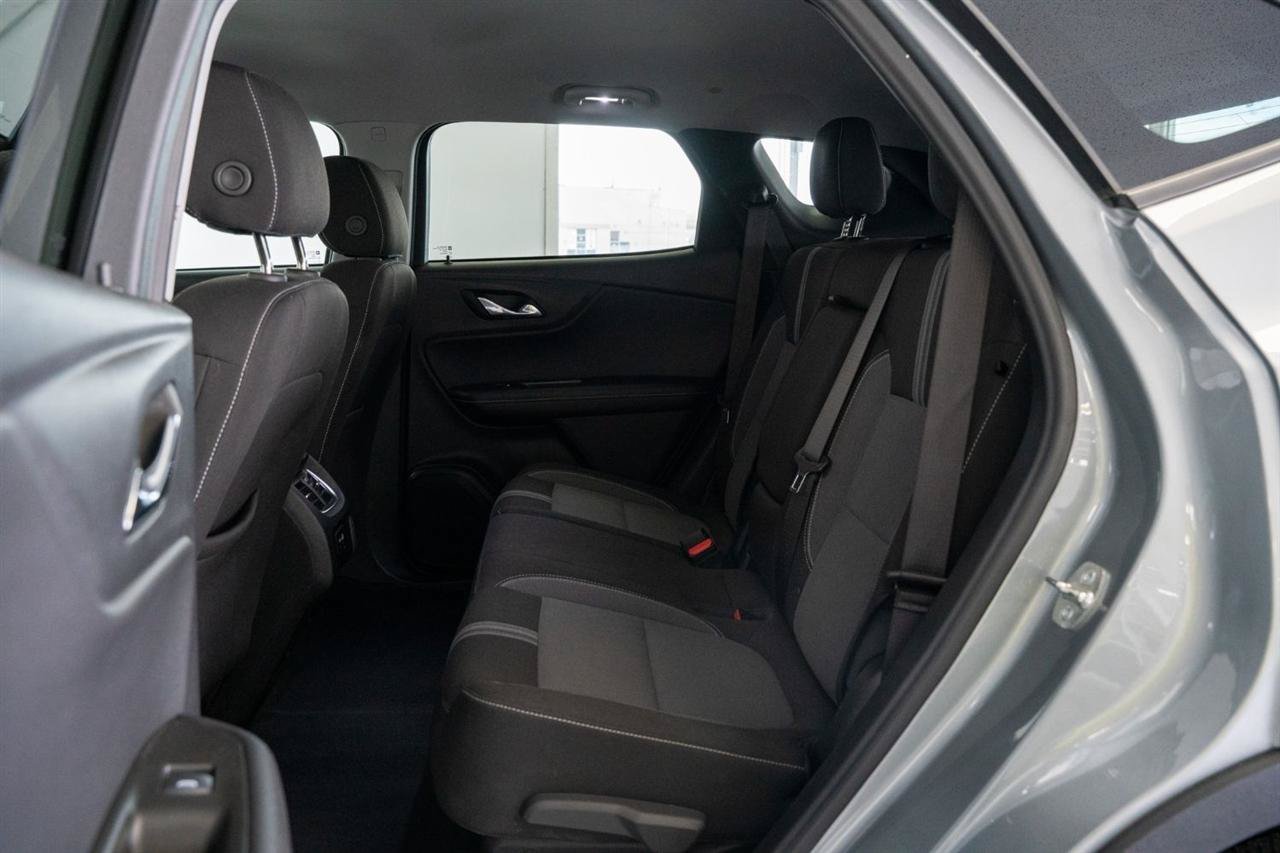 Used 2025 Chevrolet Blazer LT AWD/4WD image 16