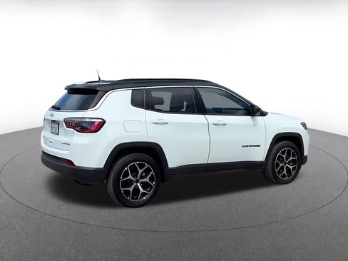 Used 2025 Jeep Compass Limited image 14