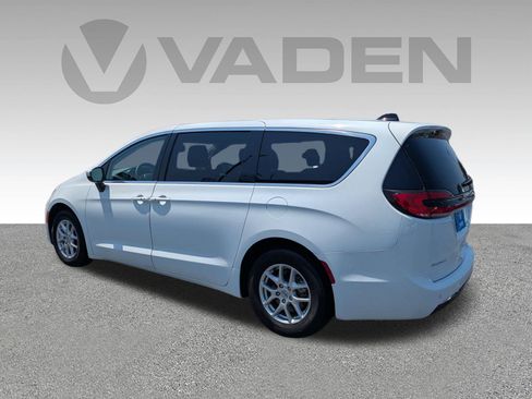 Used 2023 Chrysler Pacifica Touring-L FWD image 29