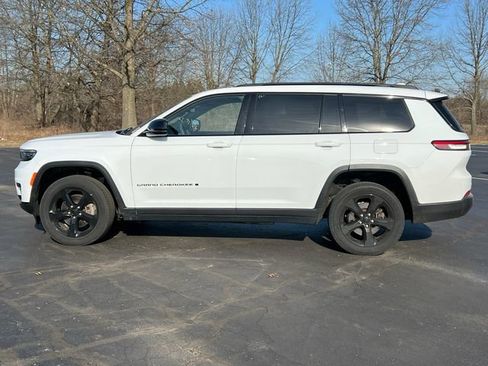 Used 2023 Jeep Grand Cherokee L Laredo AWD/4WD image 15