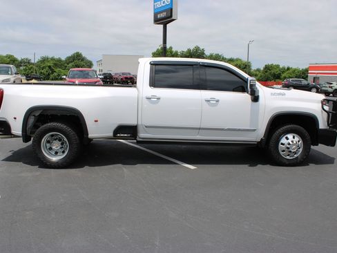 Used 2024 Chevrolet Silverado 3500 High Country w/ High Country Premium Package AWD/4WD image 9