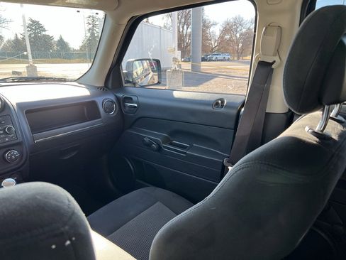 Used 2016 Jeep Patriot Sport image 32