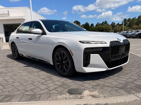 Used 2025 BMW 760i xDrive AWD/4WD image 7