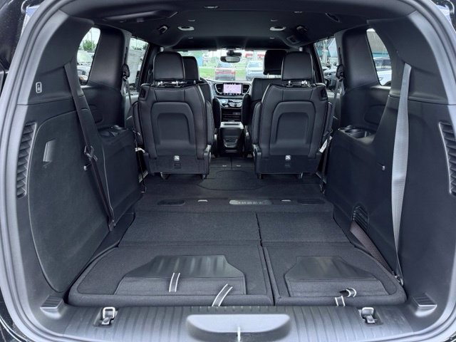 New 2027 Chrysler Pacifica Select FWD image 10