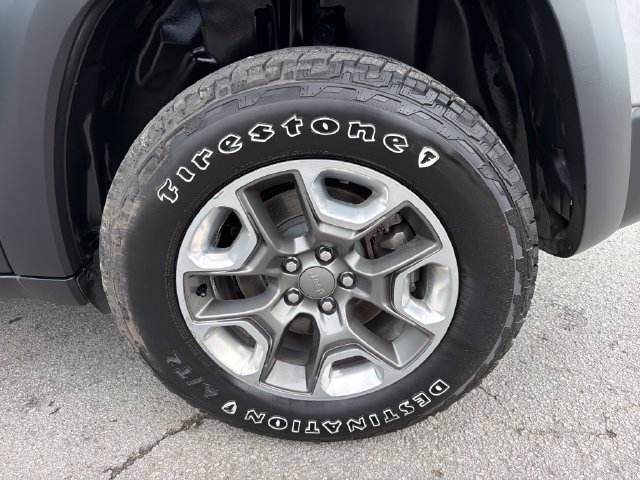 Used 2019 Jeep Cherokee Trailhawk AWD/4WD image 31