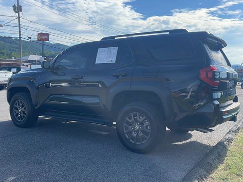 Used 2026 Toyota 4Runner SR5 AWD/4WD image 5