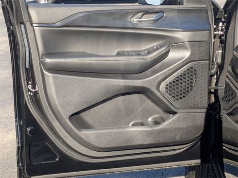 New 2025 Jeep Grand Cherokee L Altitude image 10