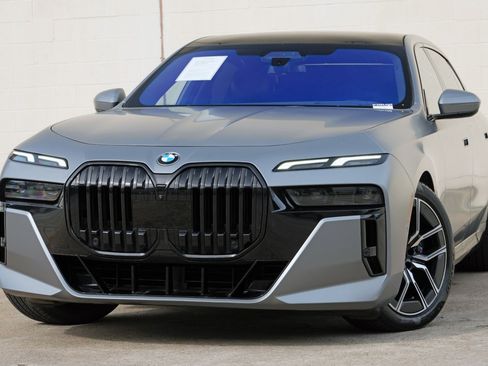 Used 2023 BMW 760i xDrive AWD/4WD image 3