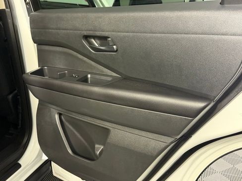 Used 2025 Nissan Pathfinder S FWD image 26