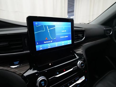 Used 2023 Ford Explorer Limited w/ Equipment Group 301A image 6