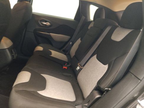 Used 2014 Jeep Cherokee Latitude FWD image 18