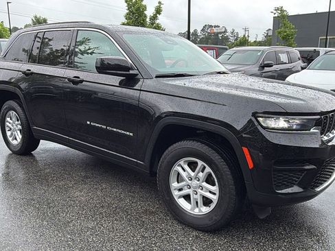 Used 2024 Jeep Grand Cherokee Laredo w/ Luxury Tech Group I AWD/4WD image 5