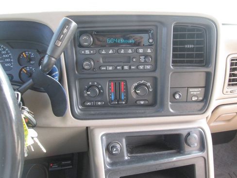 Used 2004 GMC Sierra 2500 SLT w/ Snow Plow Prep Package AWD/4WD image 16