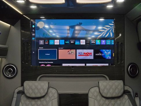 Used 2023 Mercedes-Benz Sprinter 3500 w/ Parking Package image 7