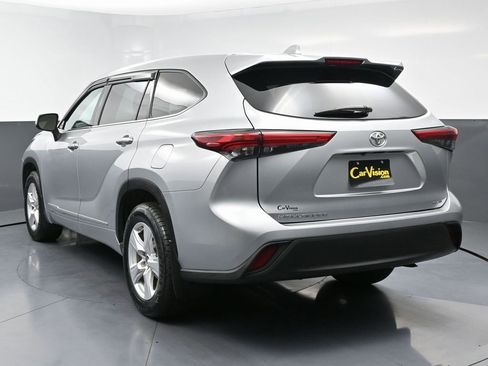 Used 2021 Toyota Highlander L image 7