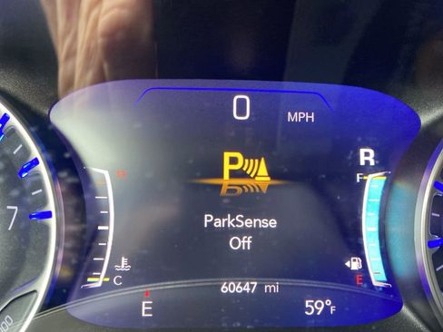 Used 2023 Chrysler Pacifica Touring-L image 23