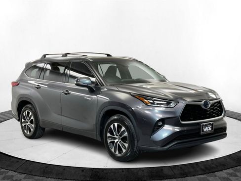 Certified 2021 Toyota Highlander XLE image 8