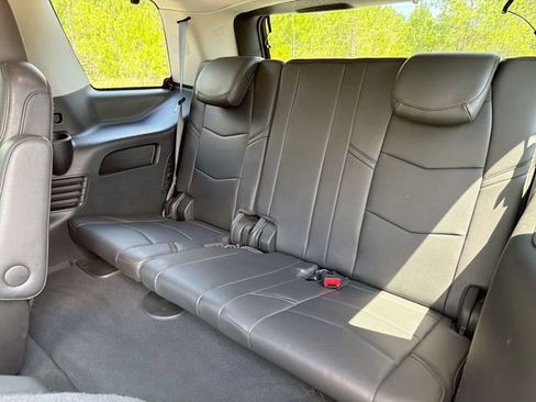 Used 2018 Cadillac Escalade Luxury AWD/4WD image 27