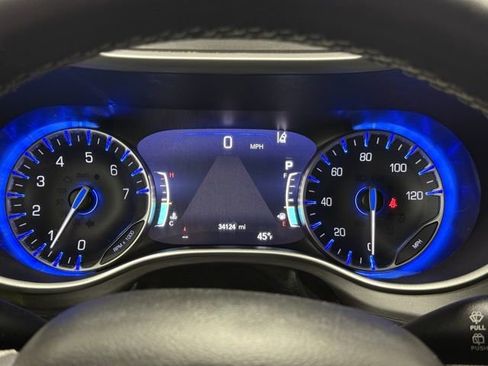 Used 2022 Chrysler Pacifica Touring-L w/ Uconnect Theater Family Group image 36