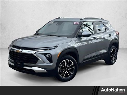 Used 2025 Chevrolet TrailBlazer LT image 1