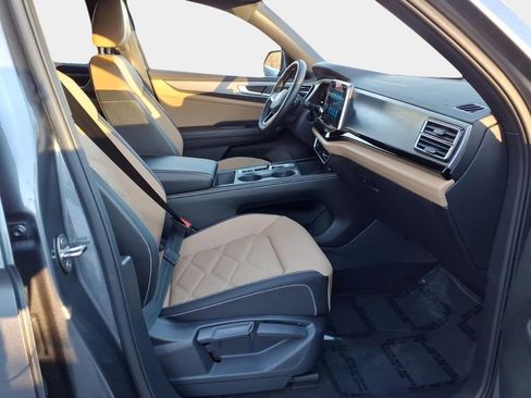 Used 2024 Volkswagen Atlas Cross Sport SE image 14