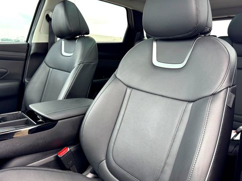 Used 2025 Hyundai Tucson Limited image 13