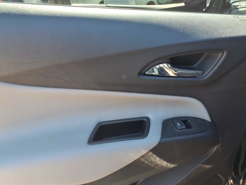 Used 2022 Chevrolet Equinox LS FWD image 9