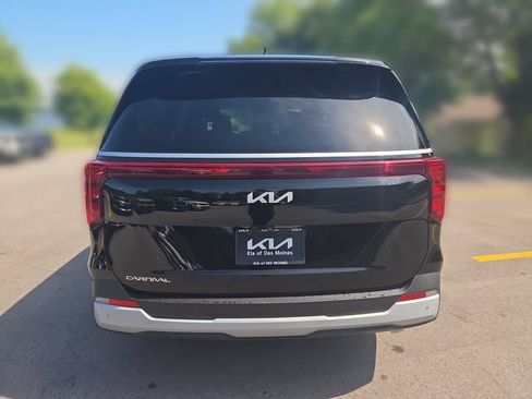 Certified 2026 Kia Carnival FWD image 4