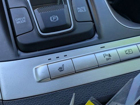 Used 2024 Kia Carnival LX FWD image 25