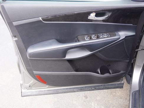 Used 2016 Kia Sorento L image 10