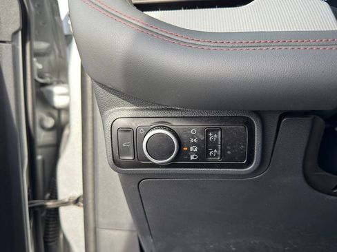 Used 2025 Ford Explorer Active image 18