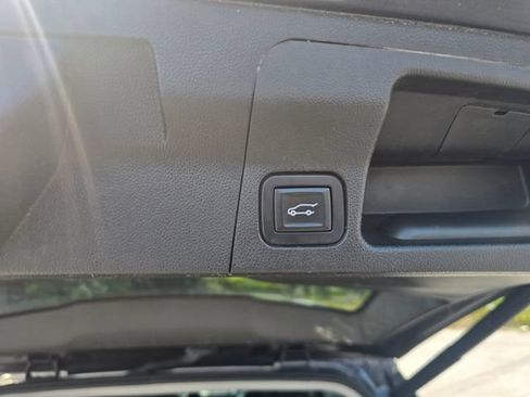 Used 2017 GMC Acadia SLT FWD image 16